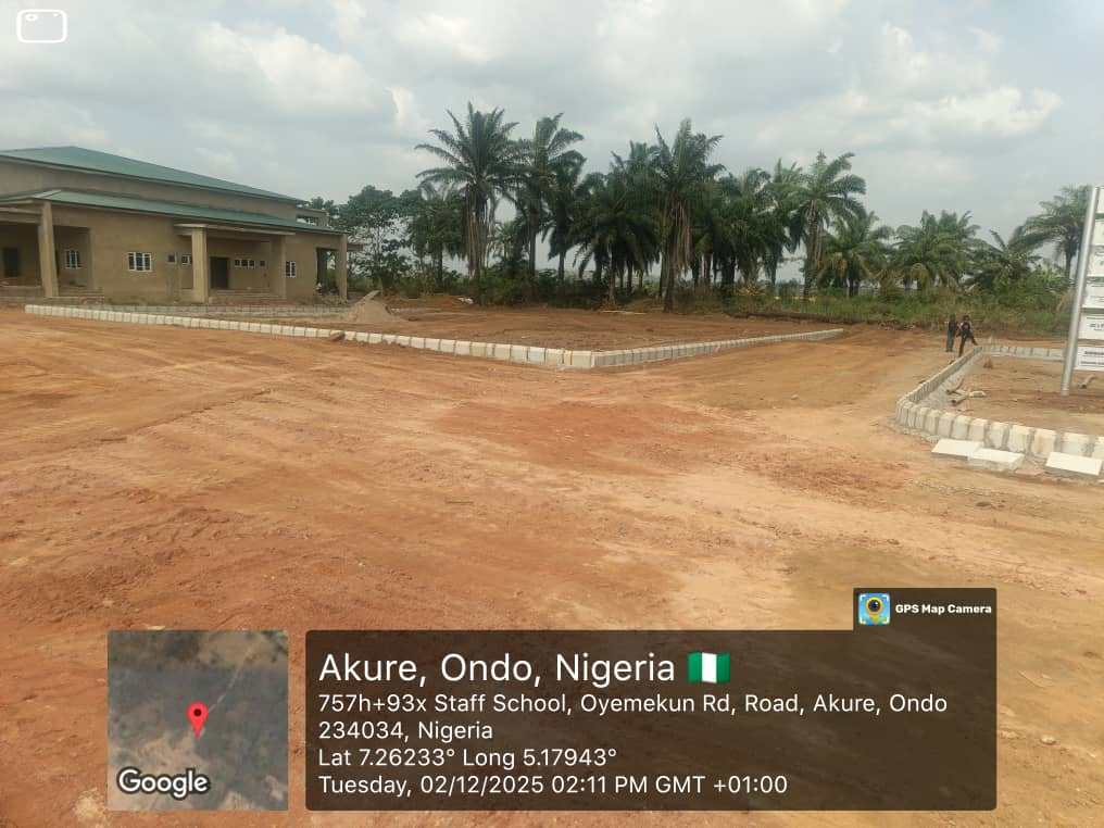 Road grading and levelling, Oyemekun Grammar School